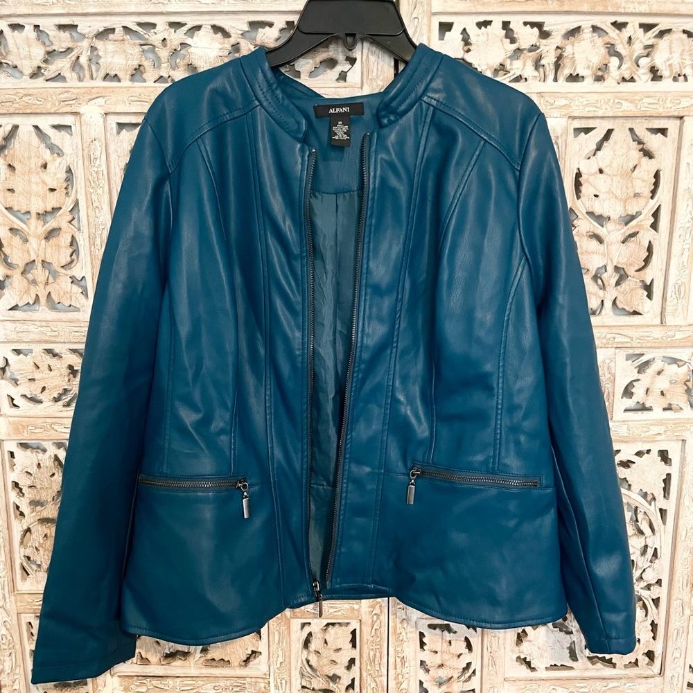 ❌ SOLD ❌ Alfani Womens Vegan leather jacket Medium